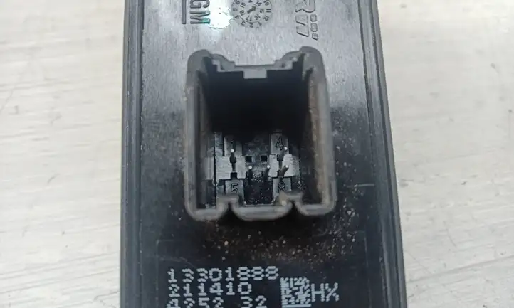 Opel Astra (2012 - 2015)  13301888 Кнопка стеклоподъемников