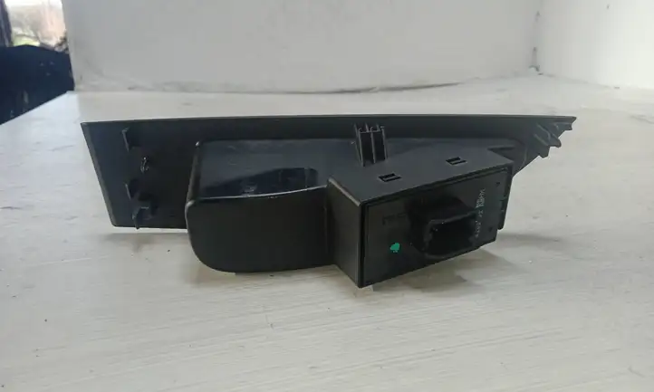 Opel Astra (2012 - 2015)  13301888 Кнопка стеклоподъемников