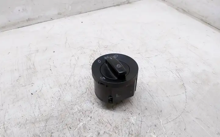 Volkswagen Caddy (2010 - 2015)   Включатель фонарей