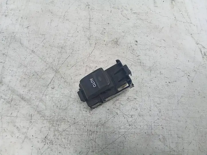 Toyota Prius (XW30) (2009 - 2015) 192801 Блок кнопок стеклоподъемников — фото 1