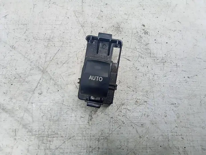 Toyota Prius (XW30) (2009 - 2015) 192801 Блок кнопок стеклоподъемников — фото 1