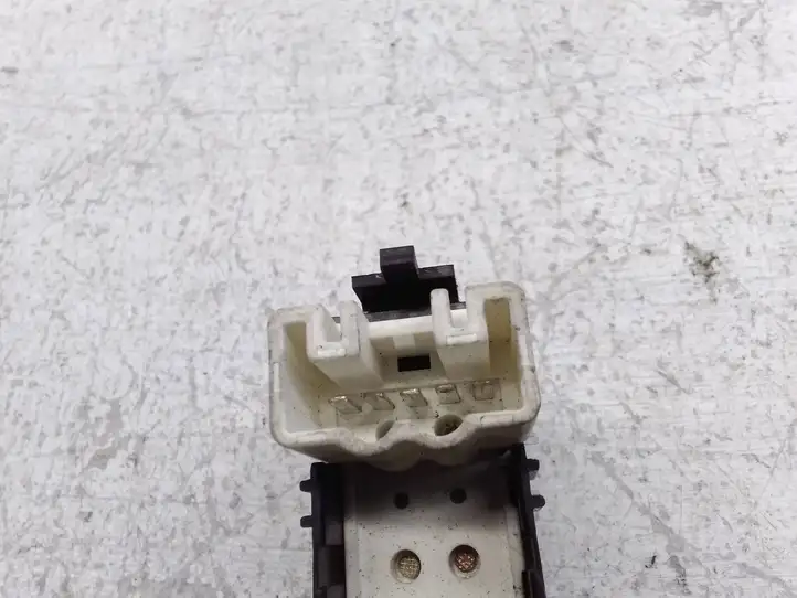 Toyota Yaris (2003 - 2005)   Кнопка стеклоподъемников