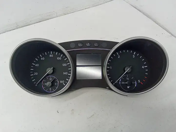 Mercedes-Benz GL X164 (2006 - 2012)  A1645409047 Спидометр (приборный щиток)