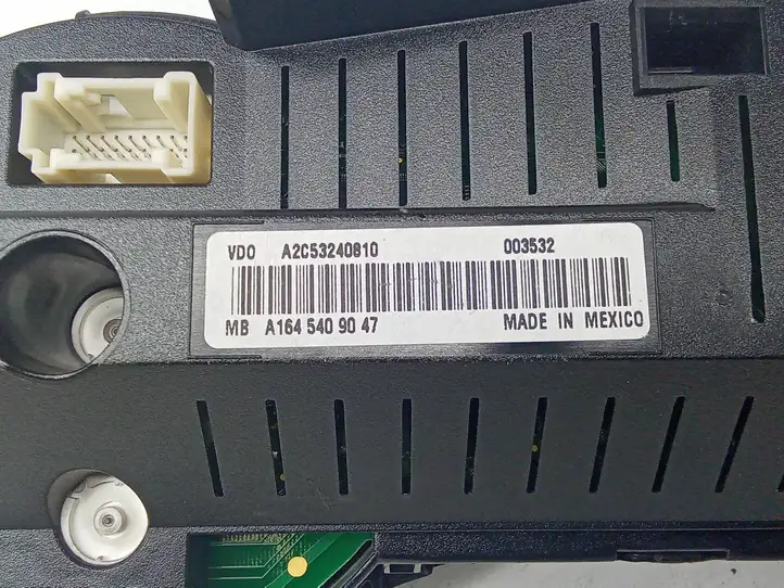 Mercedes-Benz GL X164 (2006 - 2012)  A1645409047 Спидометр (приборный щиток)