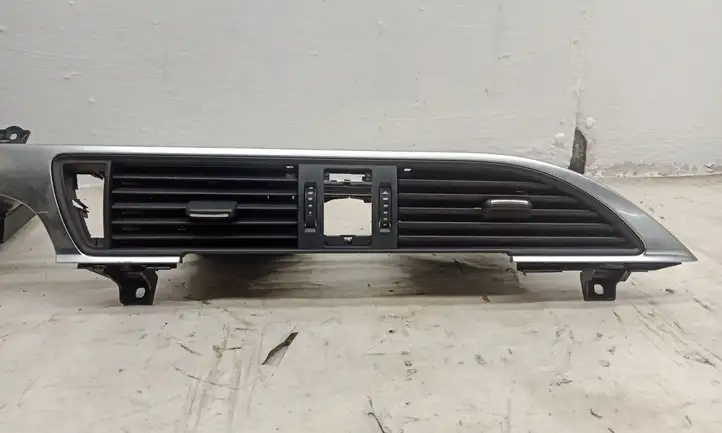 Audi A6 Allroad C7 (2012 - 2014) 4G2820951 Центральный воздушный дефлектор — фото 1