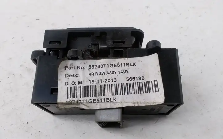 Honda CR-V (2012 - 2016) 83740T1GE511BLK Кнопка стеклоподъемников — фото 2
