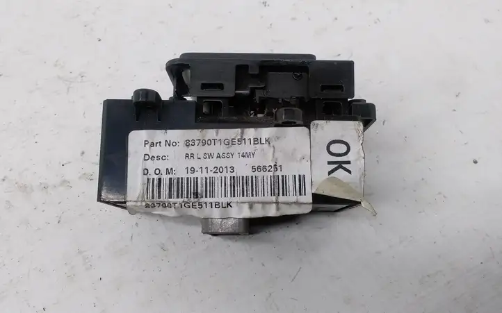 Honda CR-V (2012 - 2016) 83790T1GE511BLK Кнопка стеклоподъемников — фото 2