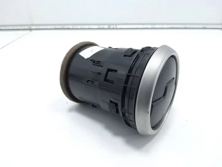 Nissan Qashqai (2006 - 2010) 68760JD10A Боковой воздушный дефлектор — фото 2