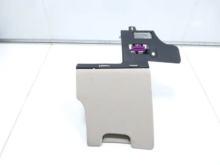 Skoda Superb B6 (3T) (2008 - 2015)  3T1857923 Переднее багажное отделение