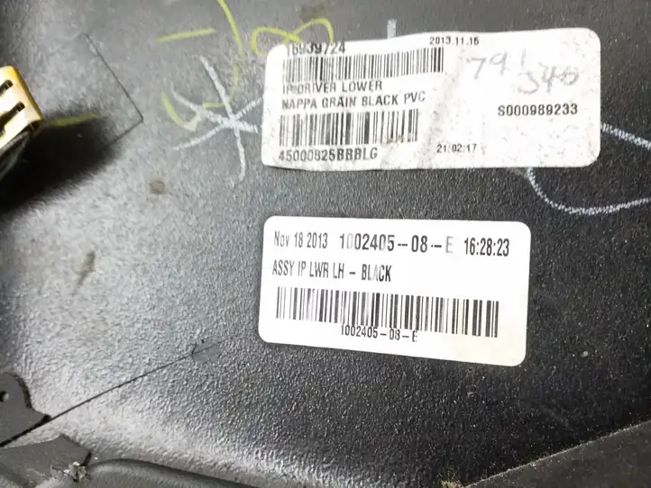 Tesla Model S (2016 - 2021) 100240508E Нижняя отделка панели приборов — фото 4