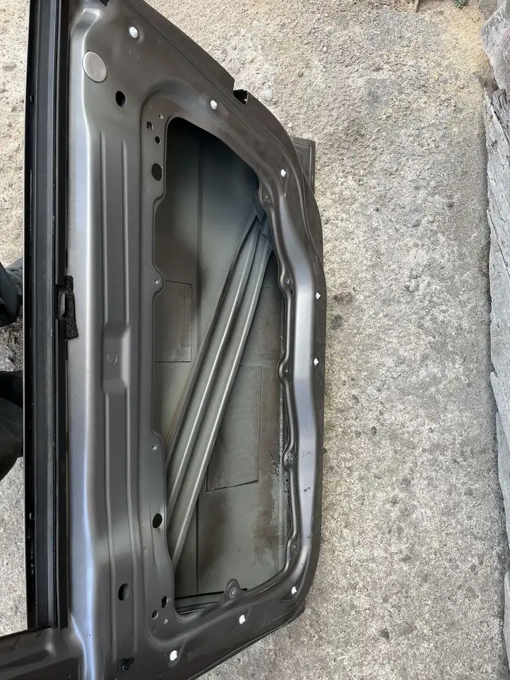 Volvo XC70 (2007 - 2013)   Дверь