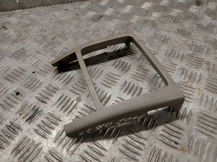 Volvo V70 (2000 - 2004)  9204984 Задний держатель чашки