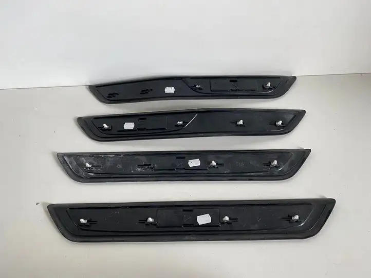BMW 7 F01 F02 F03 F04 (2008 - 2016)  8046289 Комплект обшивки порога (внутренний)