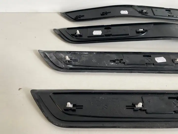 BMW 7 F01 F02 F03 F04 (2008 - 2016)  8046289 Комплект обшивки порога (внутренний)