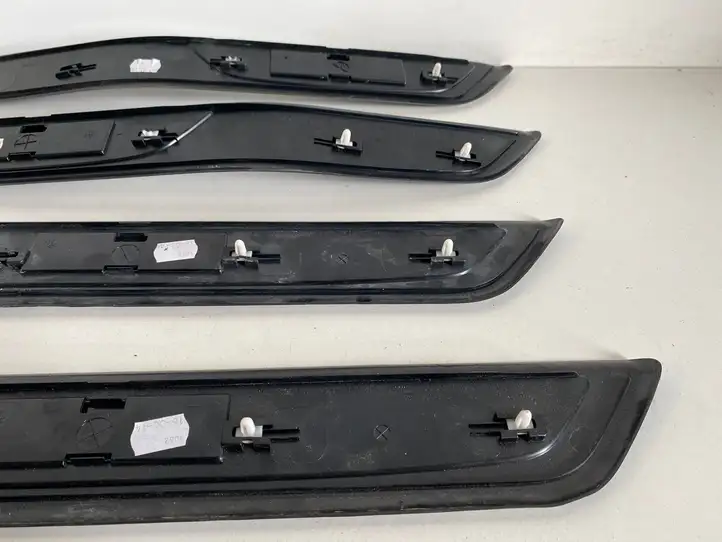 BMW 7 F01 F02 F03 F04 (2008 - 2016)  8046289 Комплект обшивки порога (внутренний)