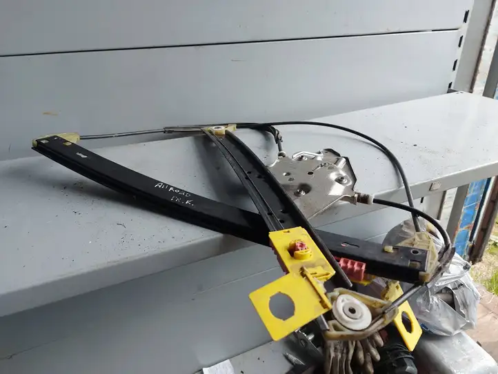 Audi A6 (2001 - 2004)  4B0837397C Механизм для электрического подъема окон передней двери (без двигателя)