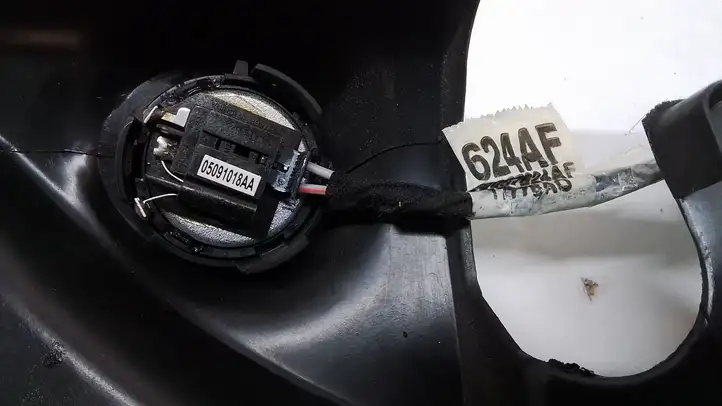 Jeep Grand Cherokee (2010 - 2021) 05091018AA Прочая отделка передней двери — фото 5