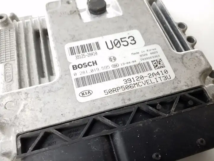 Kia Carens (2013 - )  391202A410 Блок управления двигателя