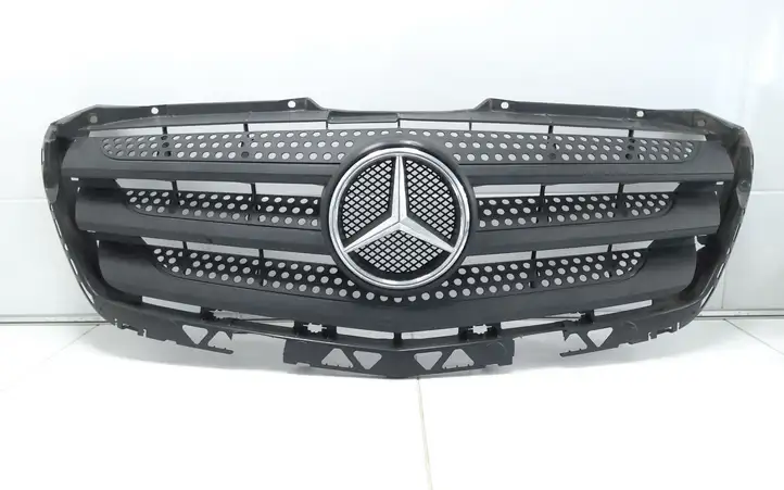 Mercedes-Benz Sprinter W906 (2006 - 2018) A9068880523 Верхняя решетка радиатора — фото 1