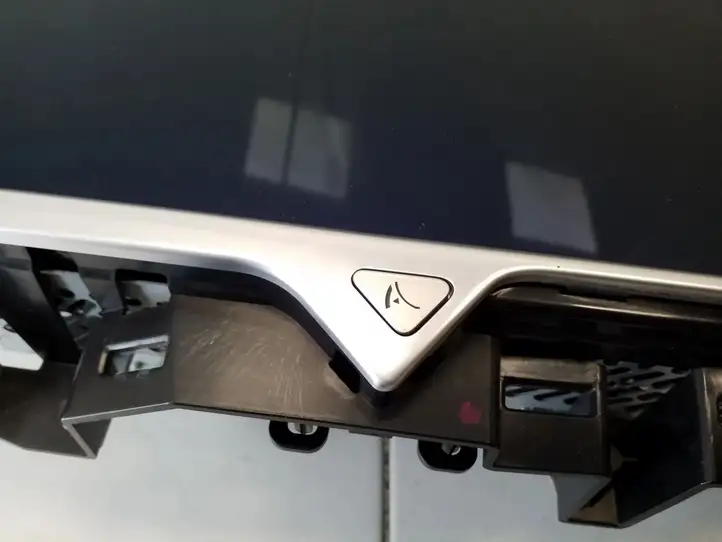 Tesla Model S (2016 - 2021) 100477712F Дисплей / маленький экран — фото 10