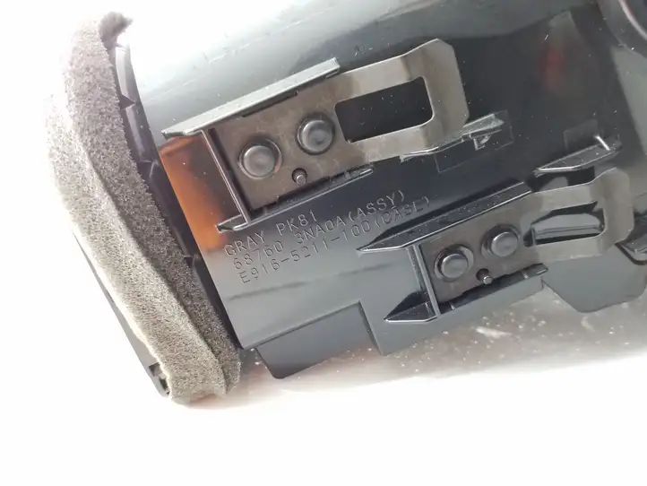 Nissan Leaf I (ZE0) (2010 - 2017) 687603NA0A Боковой воздушный дефлектор — фото 3