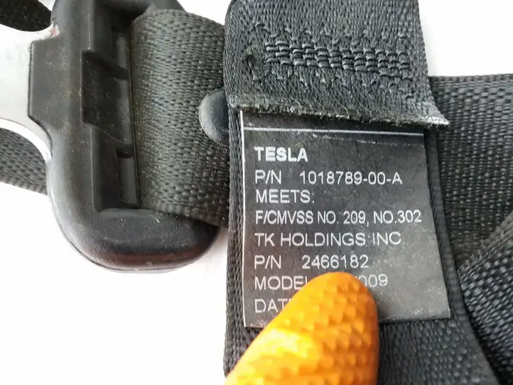 Tesla Model S (2016 - 2021) 101878900A Задний ремень безопасности — фото 3