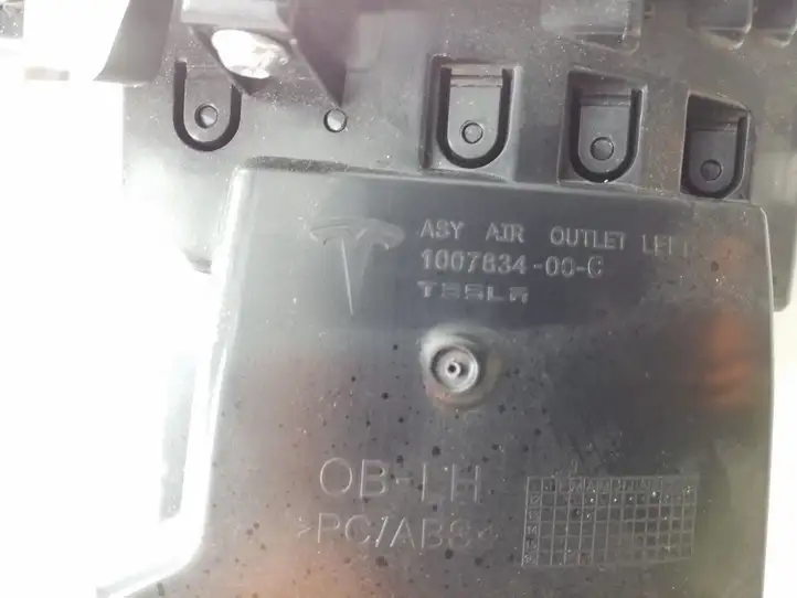 Tesla Model S (2016 - 2021) 100783400C Боковой воздушный дефлектор — фото 4