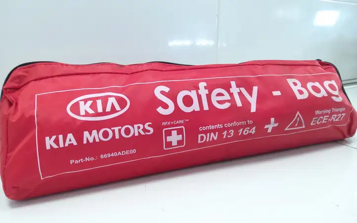 Kia Ceed (2012 - 2015) 66940ADE00 Автомобильная аптечка — фото 4