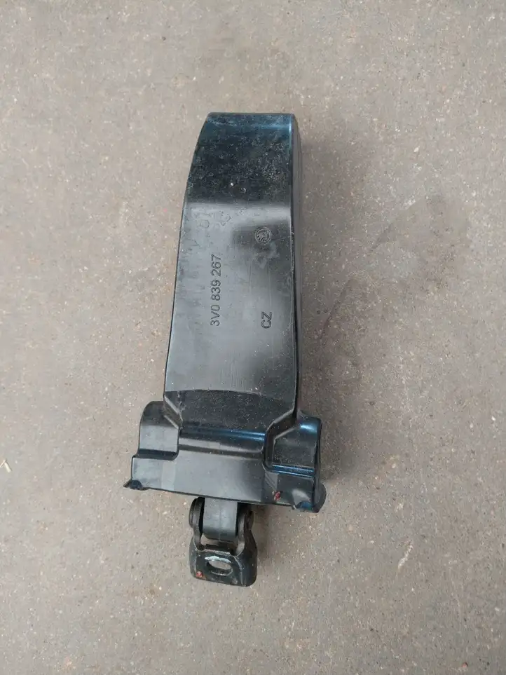 Skoda Superb B8 (3V) (2015 - 2023)   Ограничитель открывания задней двери