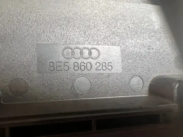 Audi A4 S4 B7 8E 8H (2004 - 2009) 8E5860285 Держатель аварийного знака — фото 3