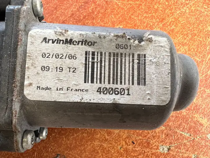 Nissan Almera N16 (2000 - 2010) 400601 Электростеклоподъемник передний (комплект) — фото 2