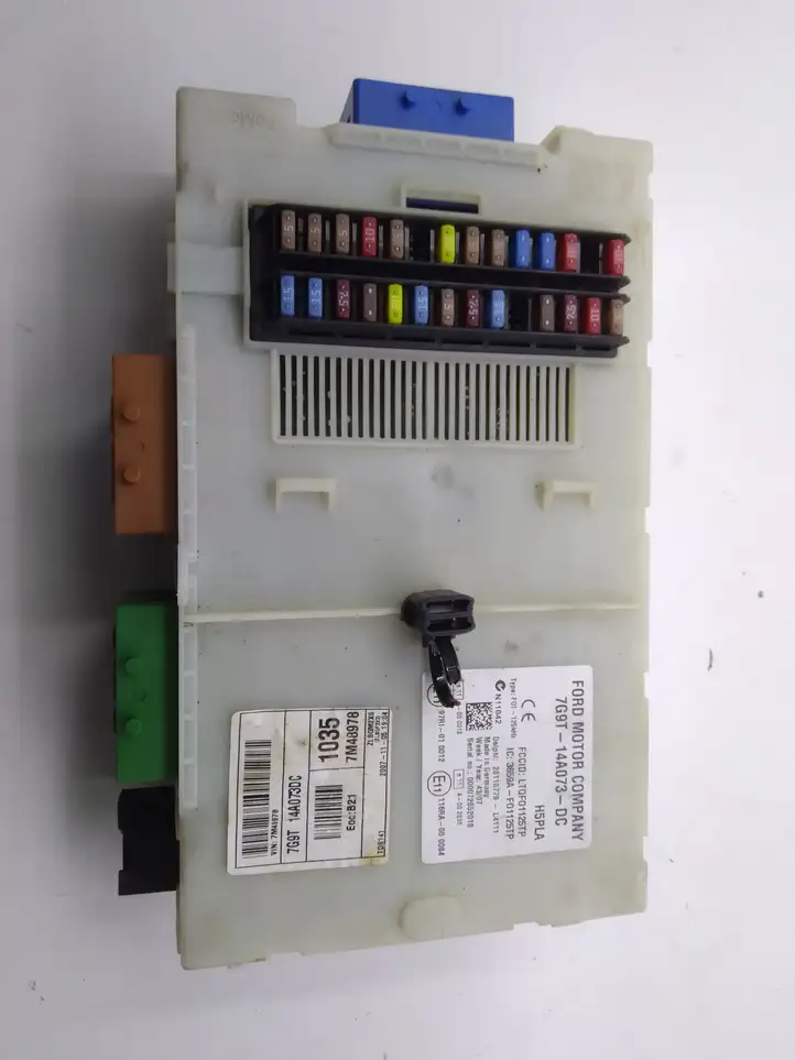 Ford Mondeo MK IV (2007 - 2014)  7G9T14A073DC Блок предохранителей