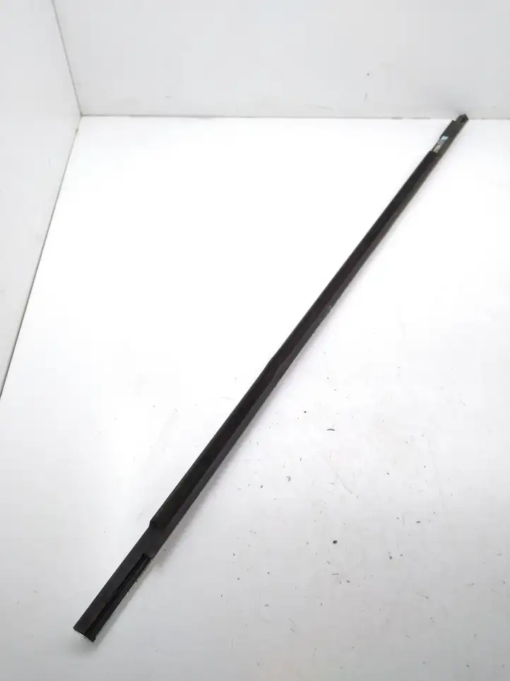 Volkswagen Sharan (2010 - 2015)   Отделка стекла передней двери