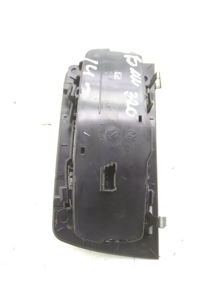 BMW 3 F30 F35 F31 (2012 - 2018) 926530504 Включатель фонарей — фото 2