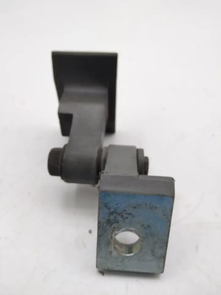 BMW 3 F30 F35 F31 (2012 - 2018)   Верхняя петля передней двери