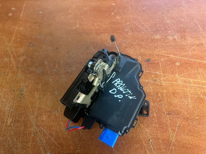 Skoda Praktik 5J8 (2007 - 2014)  3B1837016CE Замок передней двери