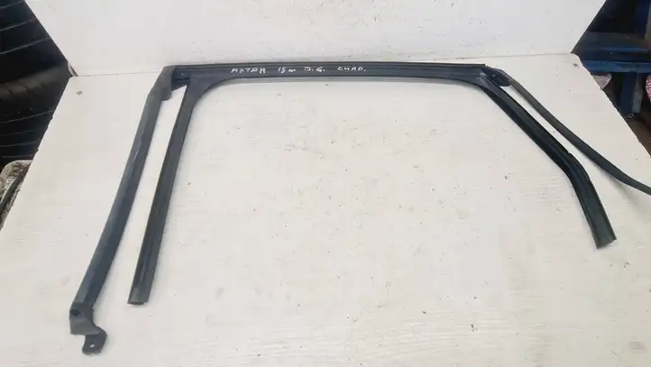 Opel Astra (2012 - 2015)  13264884RH Уплотнительная резина на задних дверях