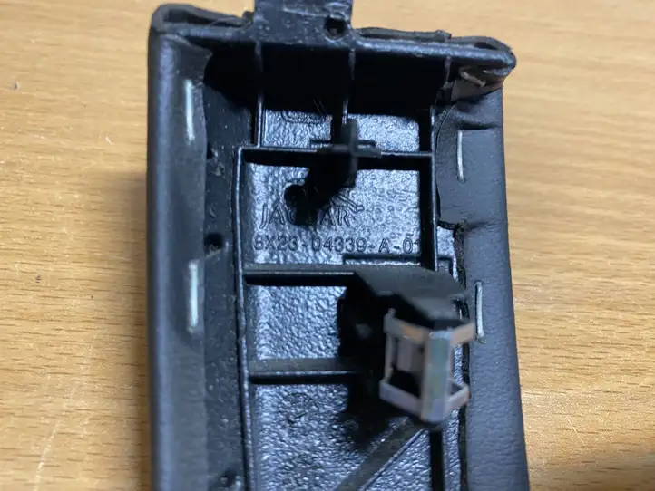 Jaguar XF X250 (2007 - 2015)  8X2304339A01 Декоративная планка