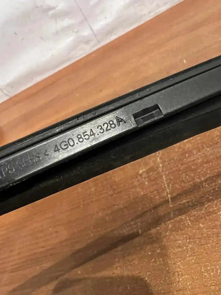 Audi A6 S6 C6 4F (2008 - 2011) 4G0854328A Накладка стоек лобового стекла — фото 4
