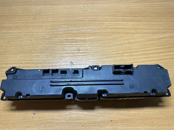 Mercedes-Benz C W203 (2000 - 2007) 2038219058 Кнопка фаркопа в багажнике — фото 3