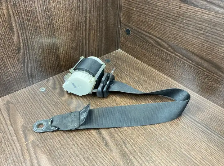 Ford Focus (2005 - 2008)  4M51A61294AK Передний ремень безопасности