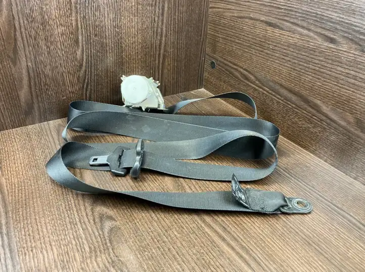 Ford Focus (2005 - 2008)  4M51A61294AK Передний ремень безопасности