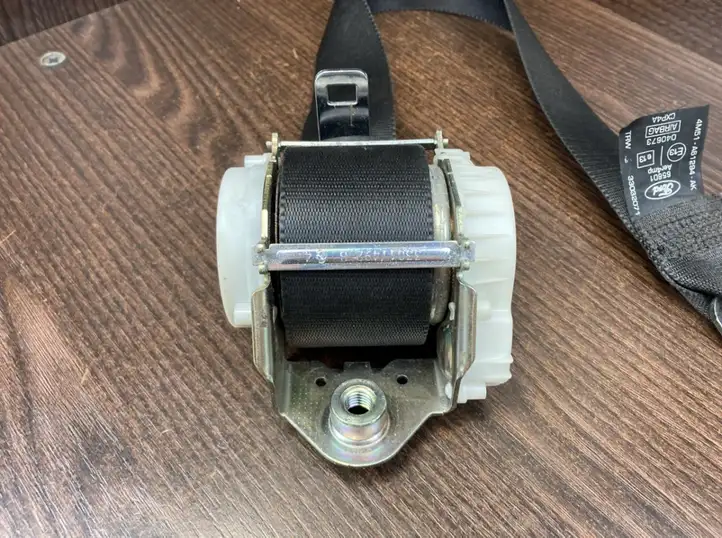 Ford Focus (2005 - 2008)  4M51A61294AK Передний ремень безопасности