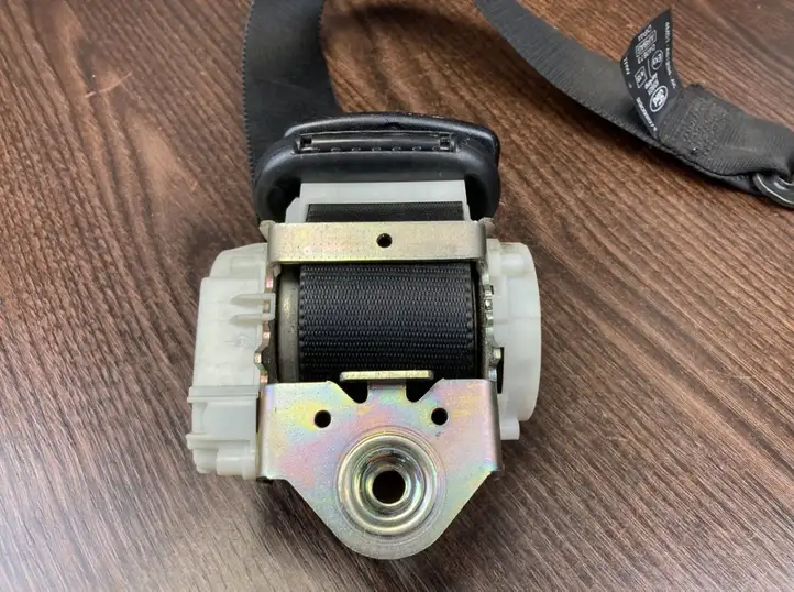 Ford Focus (2005 - 2008)  4M51A61294AK Передний ремень безопасности