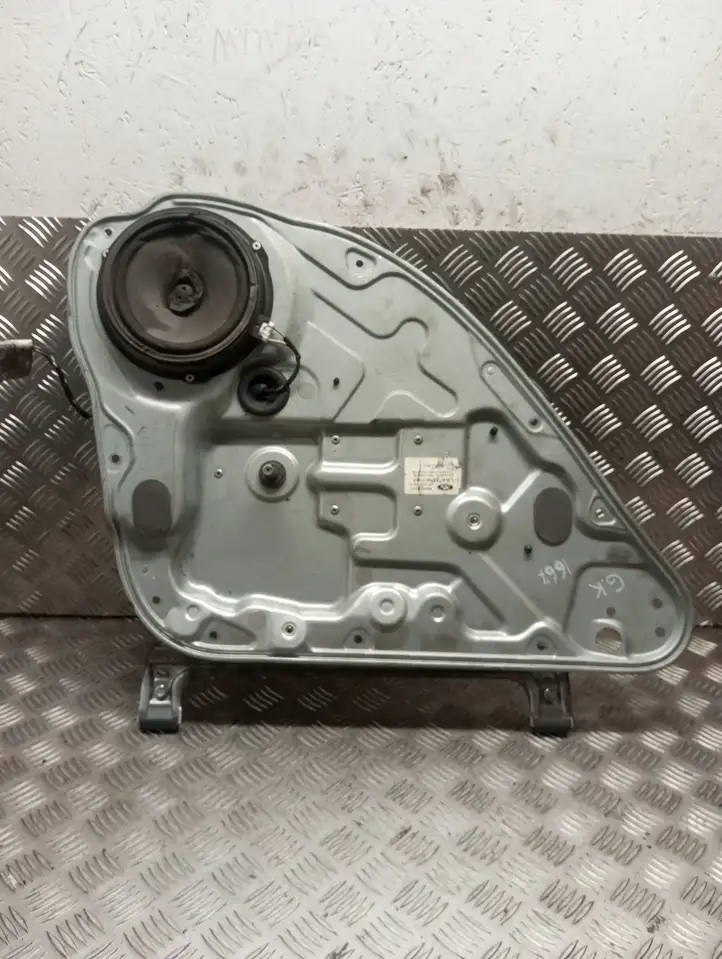 Ford Focus (2005 - 2008) 7M51A24995BB Механический стеклоподъемник задней двери — фото 3