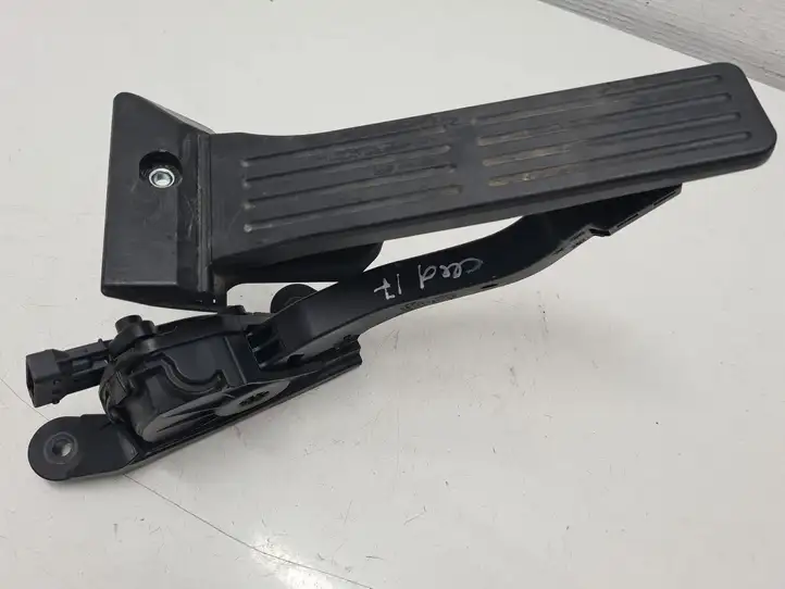 Kia Ceed (2015 - 2018) 327003XXXX Педаль акселератора — фото 1