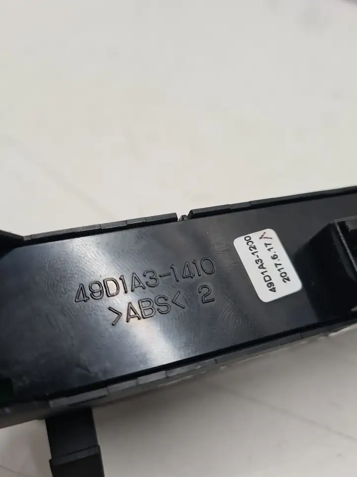 Kia Ceed (2015 - 2018) 49D1A31410 Включатель обогрева — фото 2