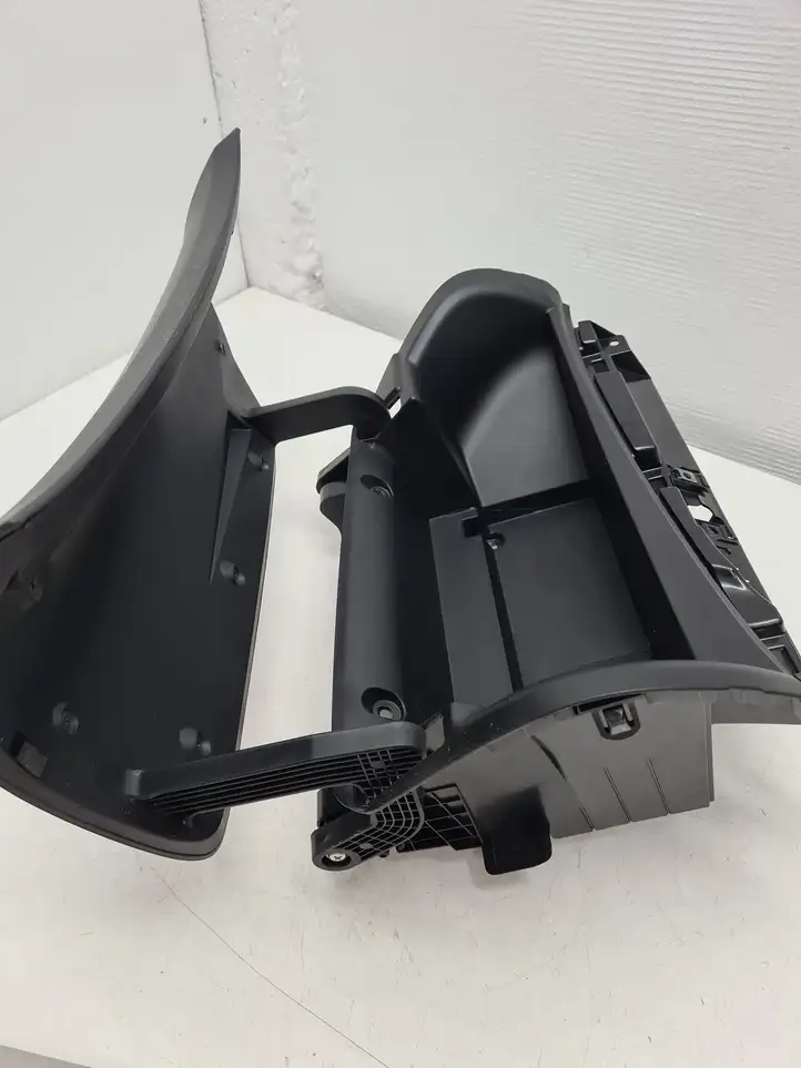 Nissan Note (E12) (2014 - 2018) 685603VV0A Вещевой ящик — фото 4