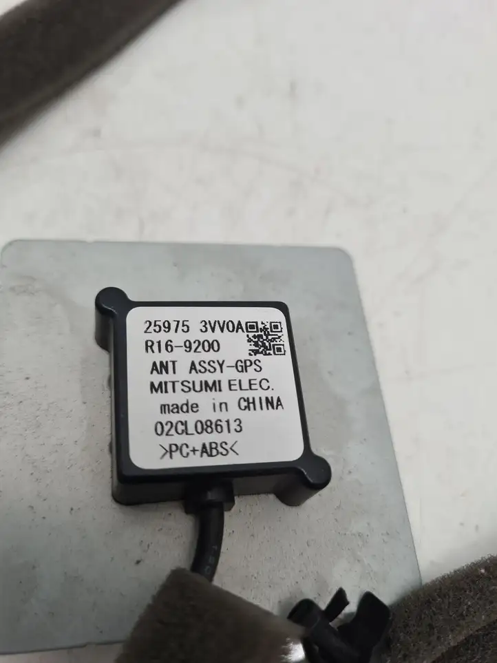 Nissan Note (E12) (2014 - 2018) 259753VV0A GPS антенна — фото 3