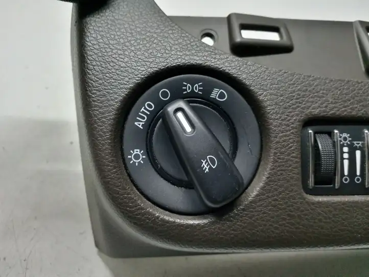 Chrysler Town & Country V (2010 - 2016) 1PE41HL9AB Включатель фонарей — фото 3